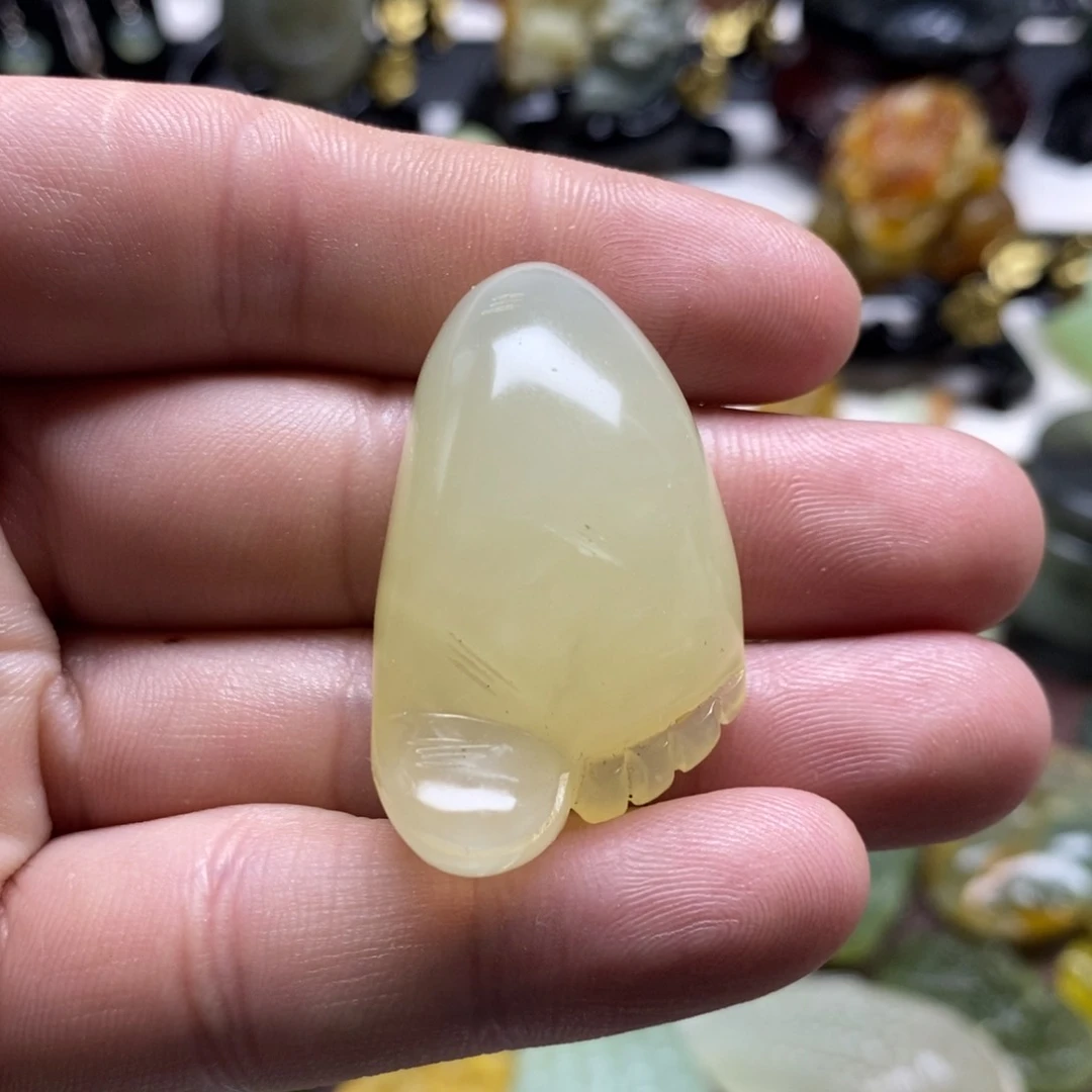 岫玉脚脚吊坠未镶嵌