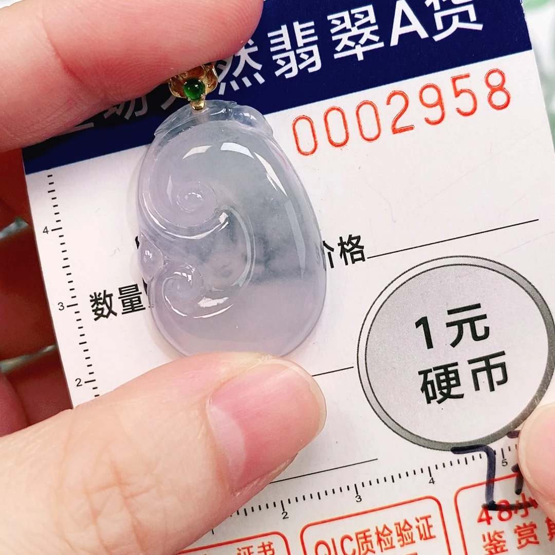 翡翠18K金镶嵌颈饰吊坠