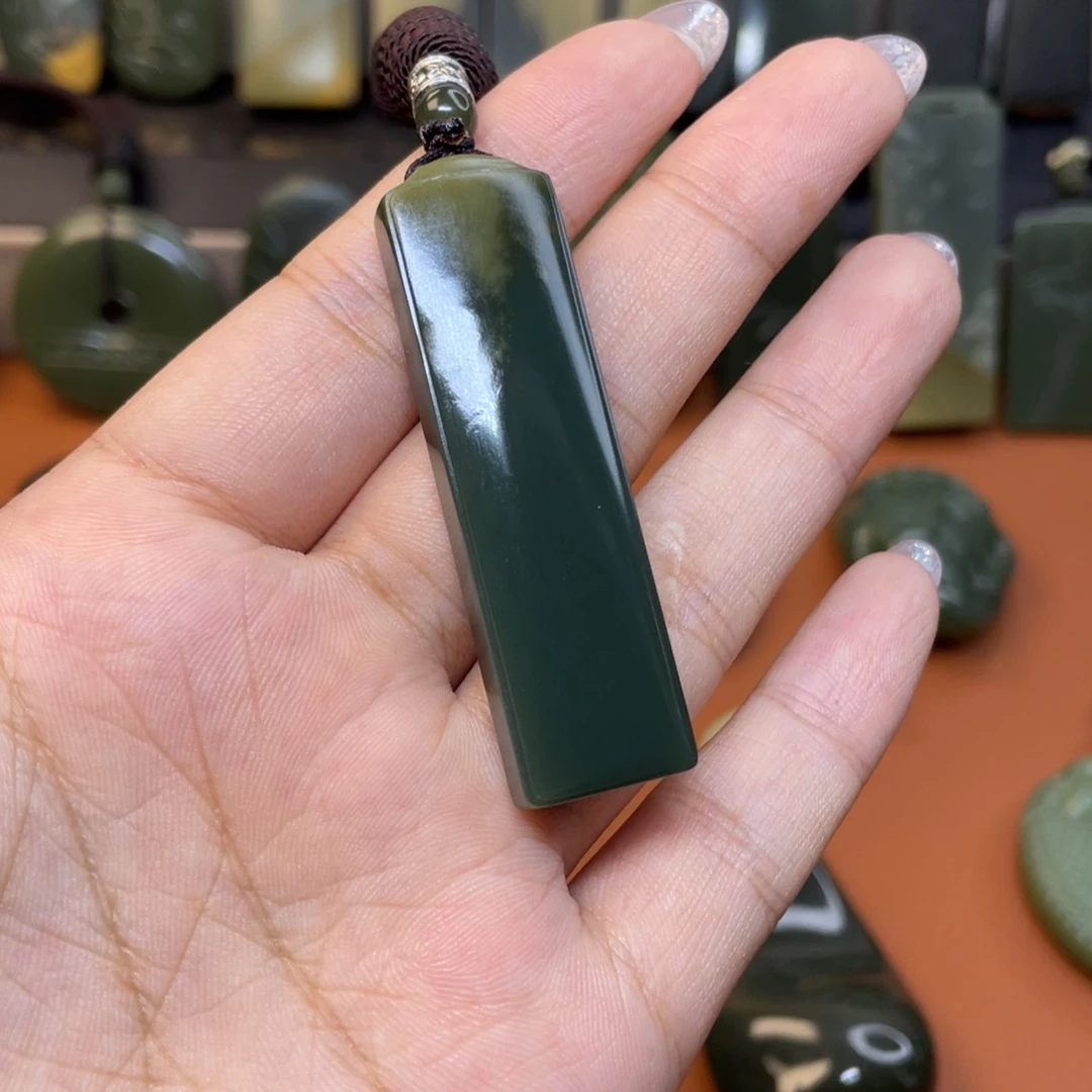 特***猪岫岩河磨玉（透闪石质玉）未镶嵌挂件