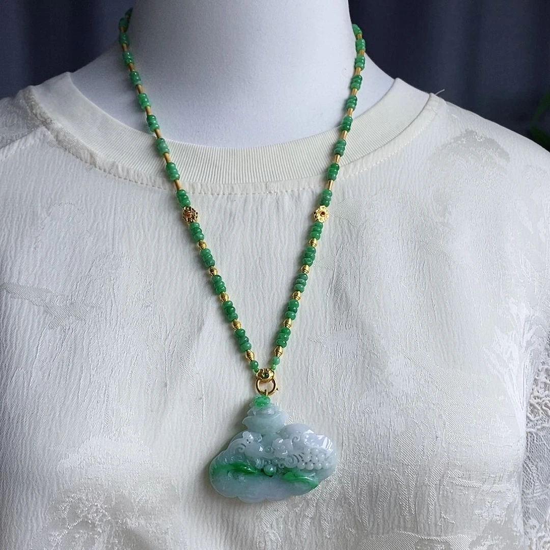 翡翠未镶嵌吊坠(赠链)