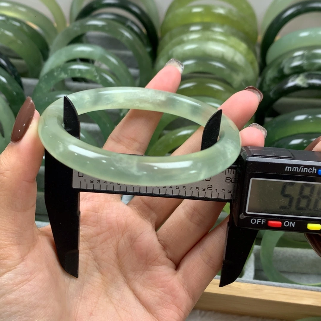 蛇纹石玉未镶嵌手镯13