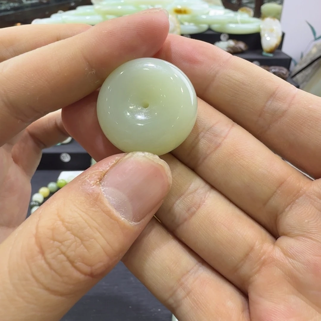 和田玉未镶嵌吊坠(赠链)新疆和田玉平安扣