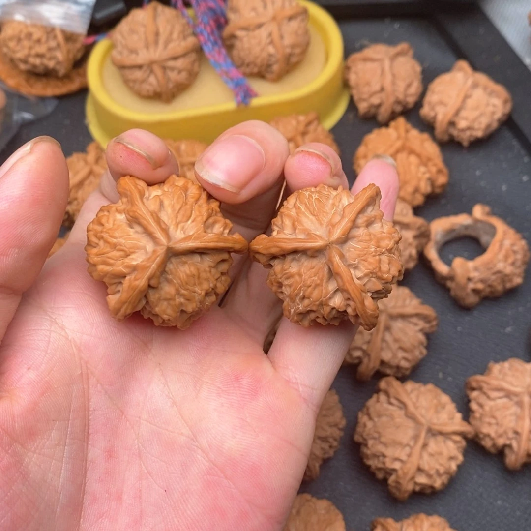 文玩核桃吊坠金*豹小正本