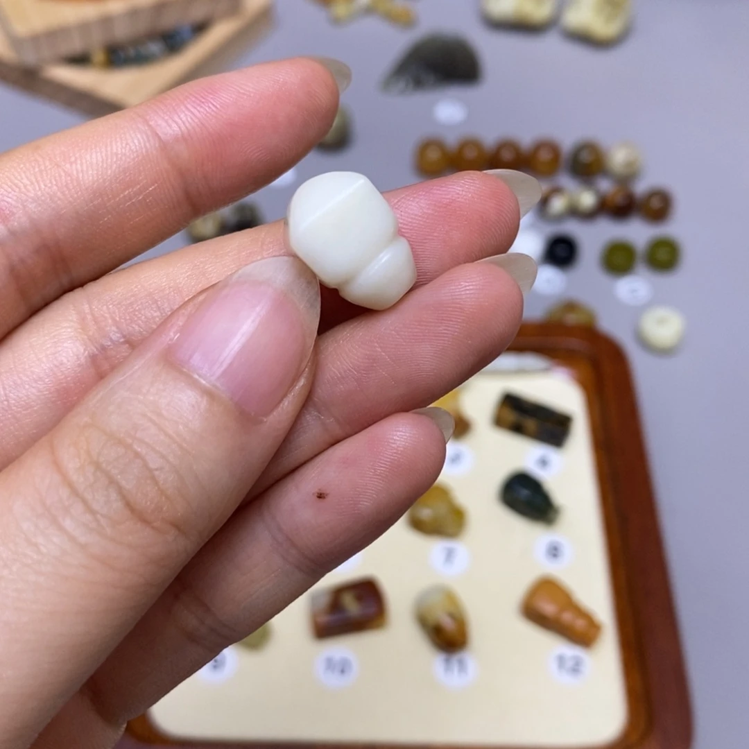 蛇纹石玉合金配饰阿****鱼