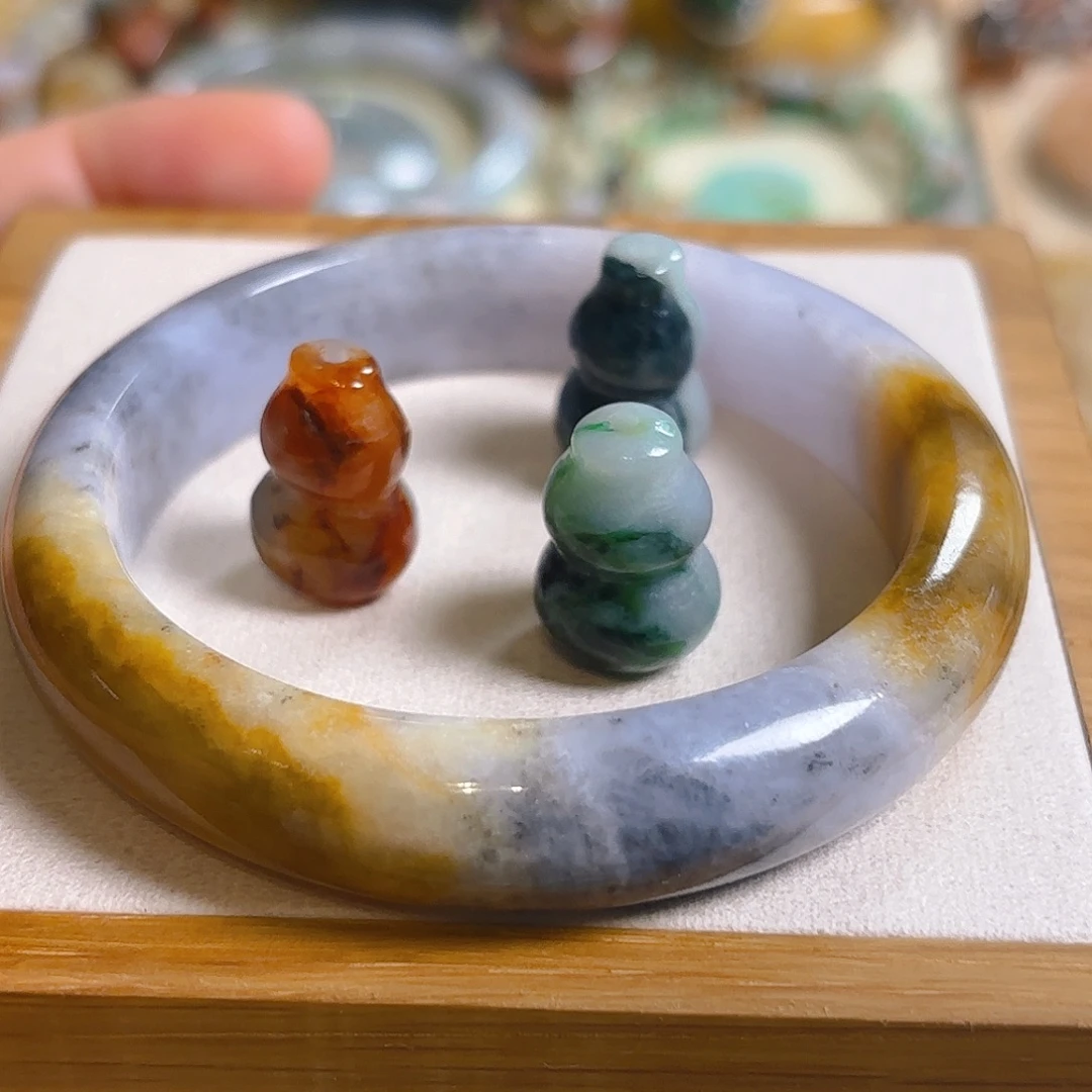 由***心翡翠未镶嵌颈饰专拍