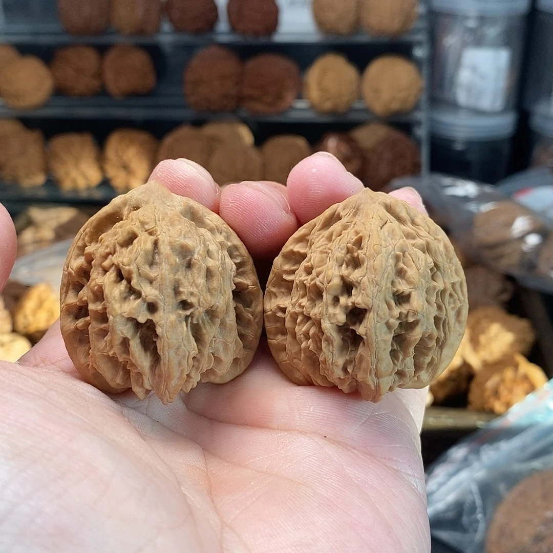 1文玩核桃盘龙虎38-387