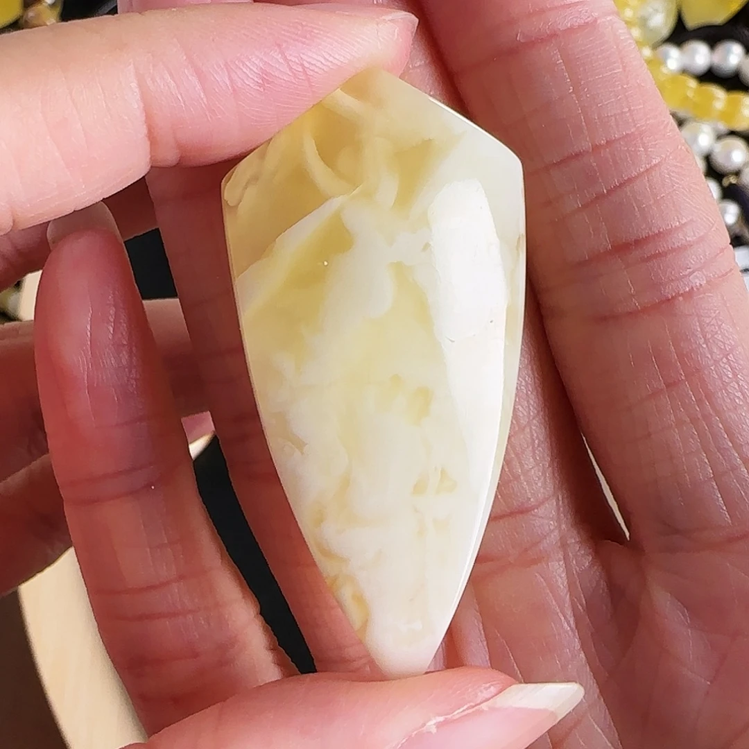 蜜蜡未镶嵌颈饰蜜蜡瓷白盾牌吊坠