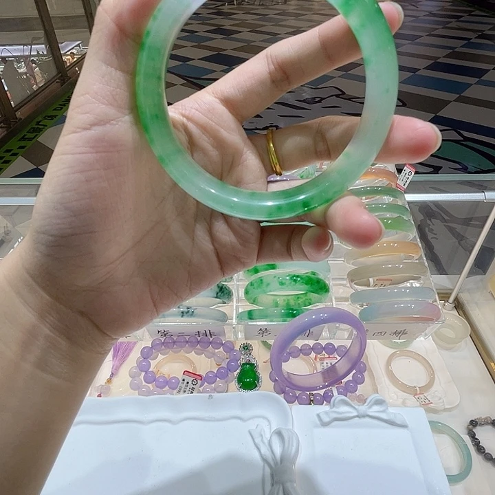 翡翠手镯未镶嵌翡翠手镯