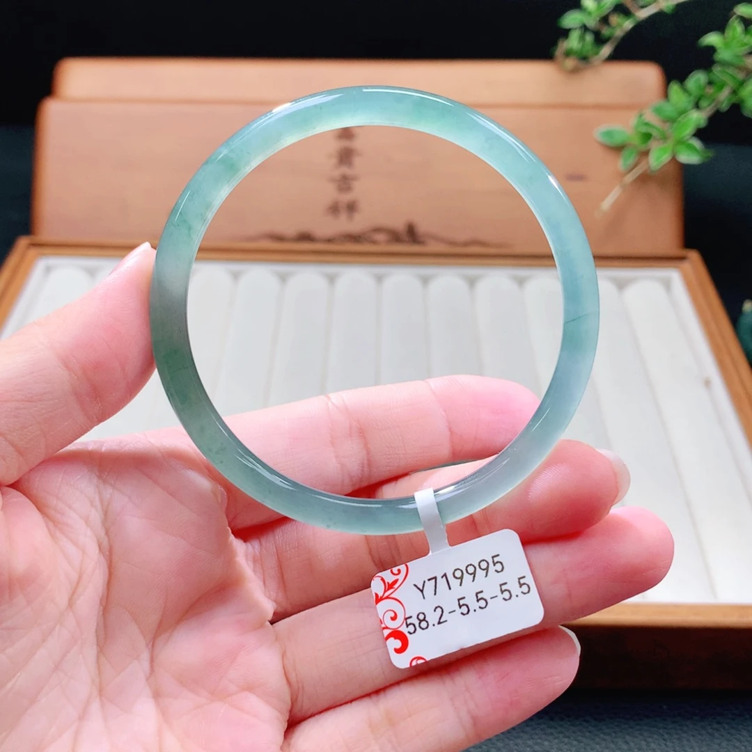 翡翠手镯（圆镯）未镶嵌