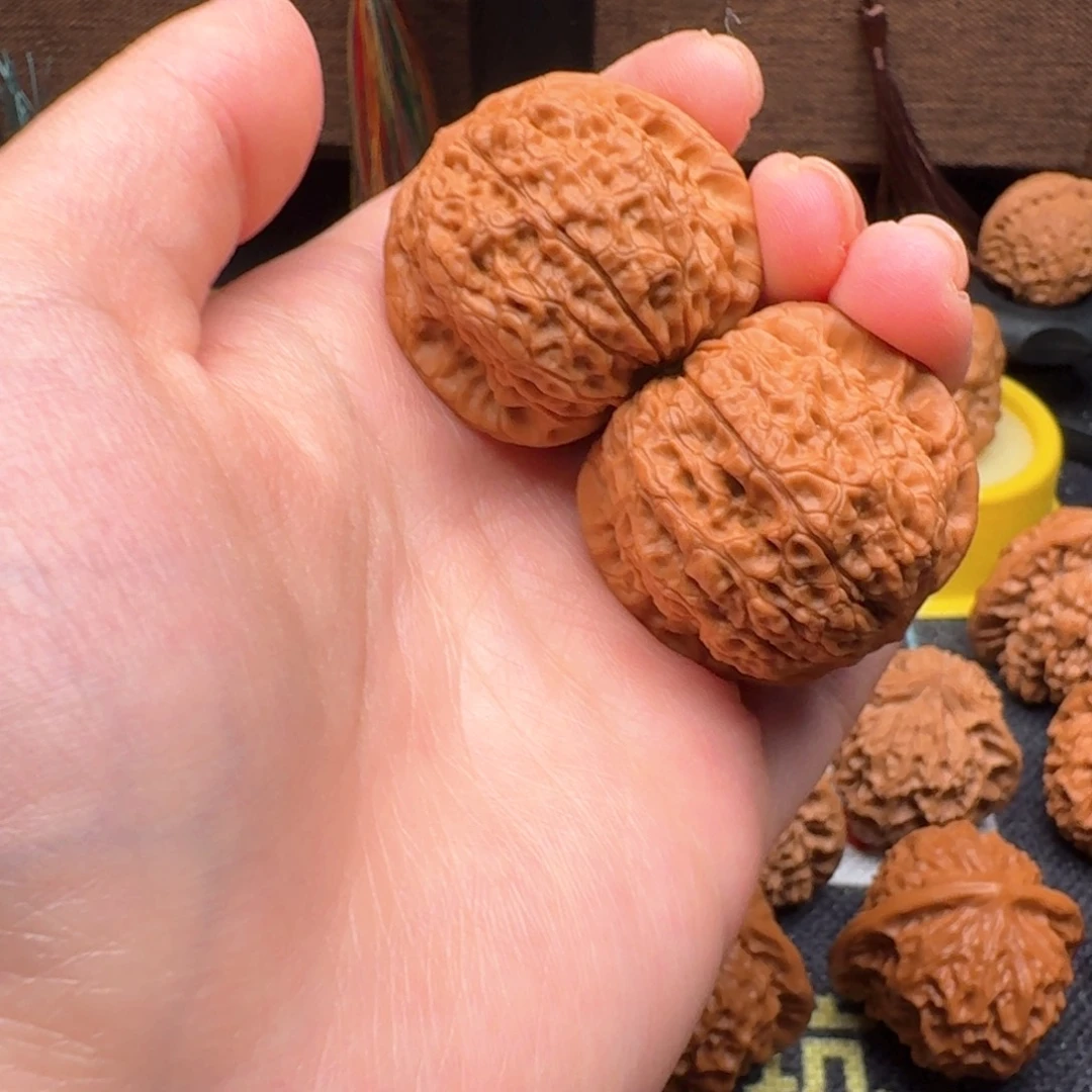 文玩核桃吊坠36血麒麟