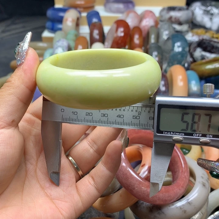 未镶嵌手镯石英质玉