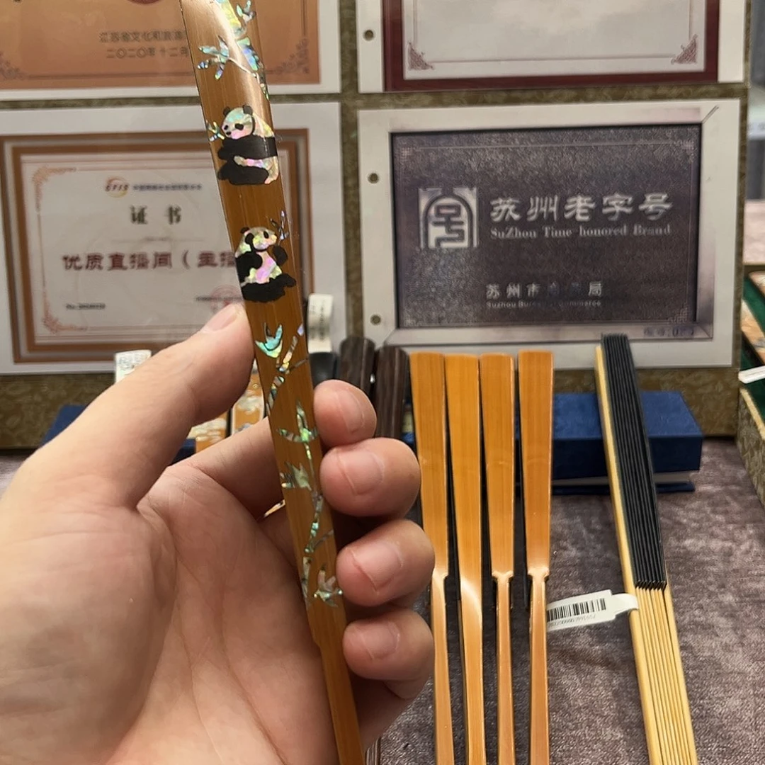 笑***尘扇子手工制作工艺精湛