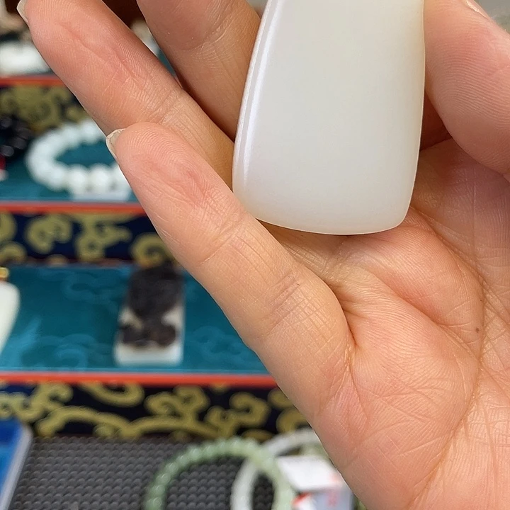 江***岁颈饰未镶嵌和田玉
