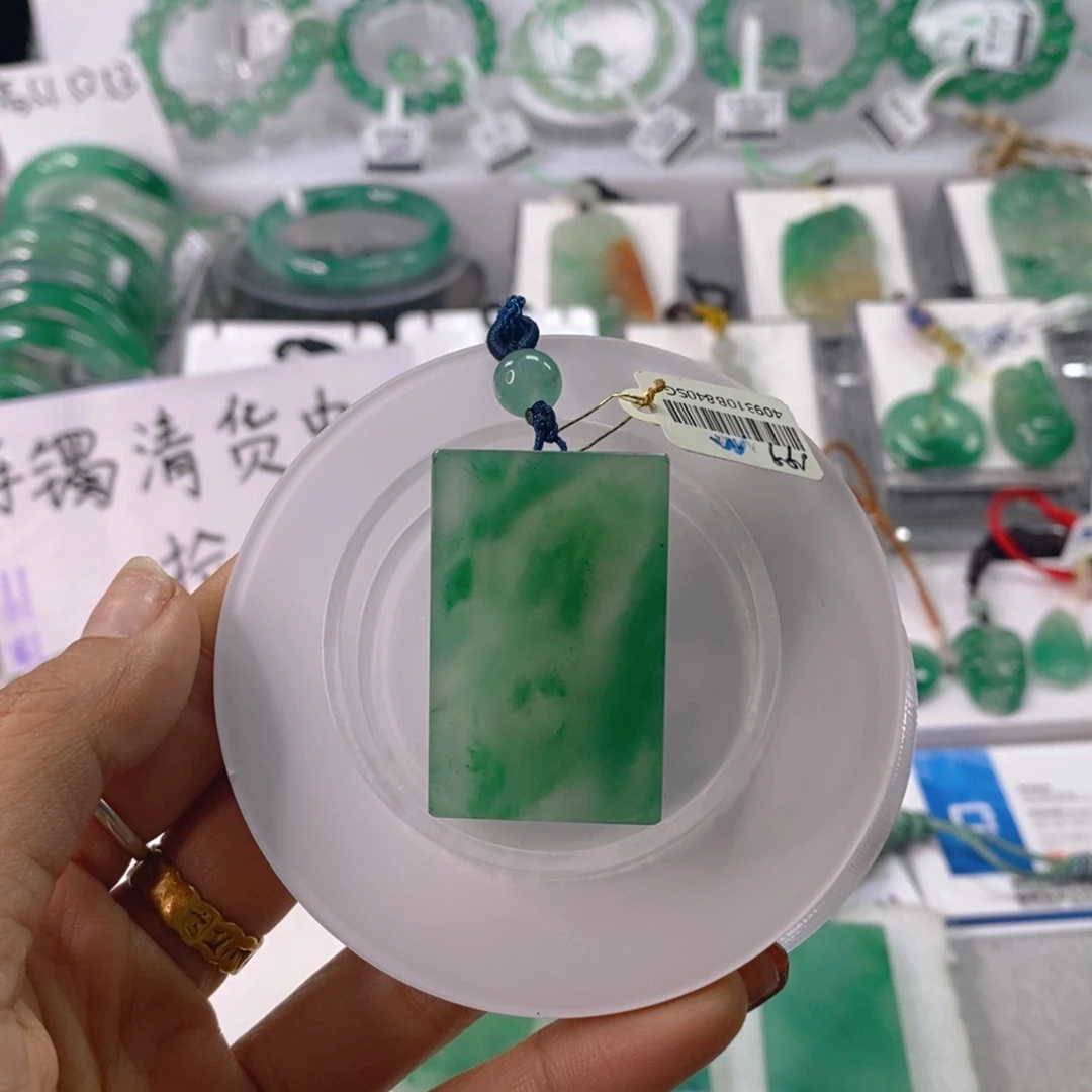 石英质玉未镶嵌颈饰