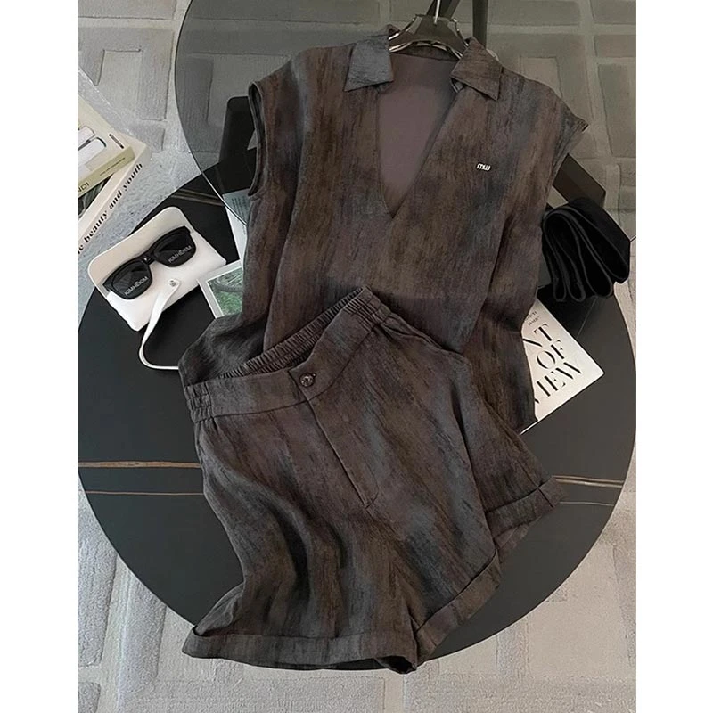 设计感显瘦气质上衣短裤两件套休闲时尚套装女装夏2025年新款时尚