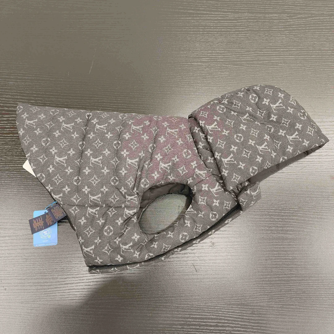 未使用 LouisVuitton/路易威登 灰色满印宠物棉服 长34 GM006206