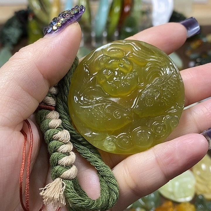 蛇纹石玉吊坠未镶嵌家***?