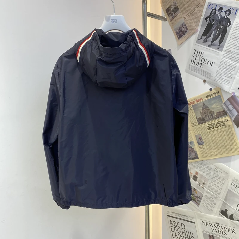 全新未使用Moncler盟可睐 1A00090 男士织带条纹连帽薄风衣外套