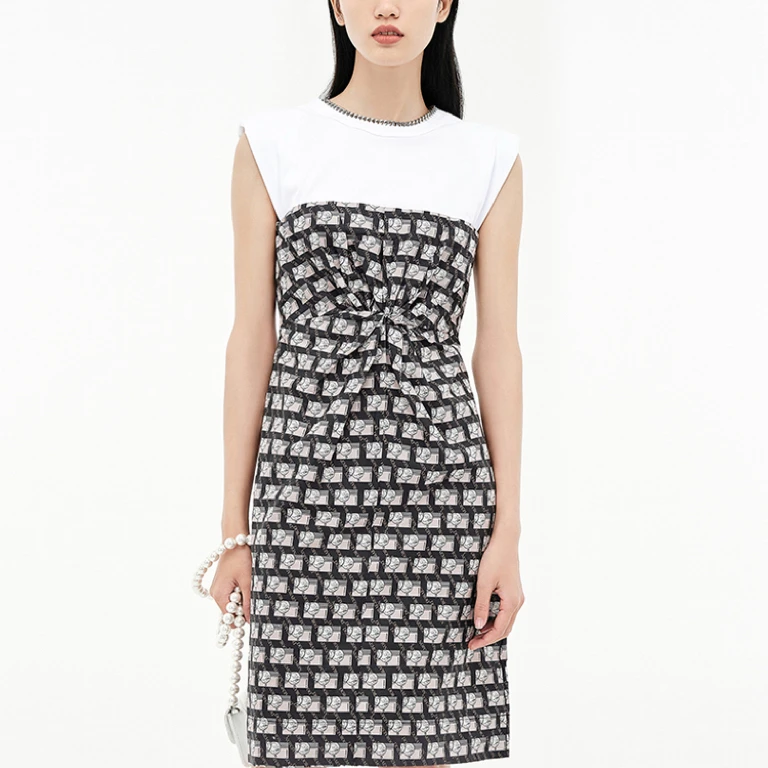 地家正牌机器猫联名款满印假两件金属链领撤柜剪标连衣裙2D2O3106