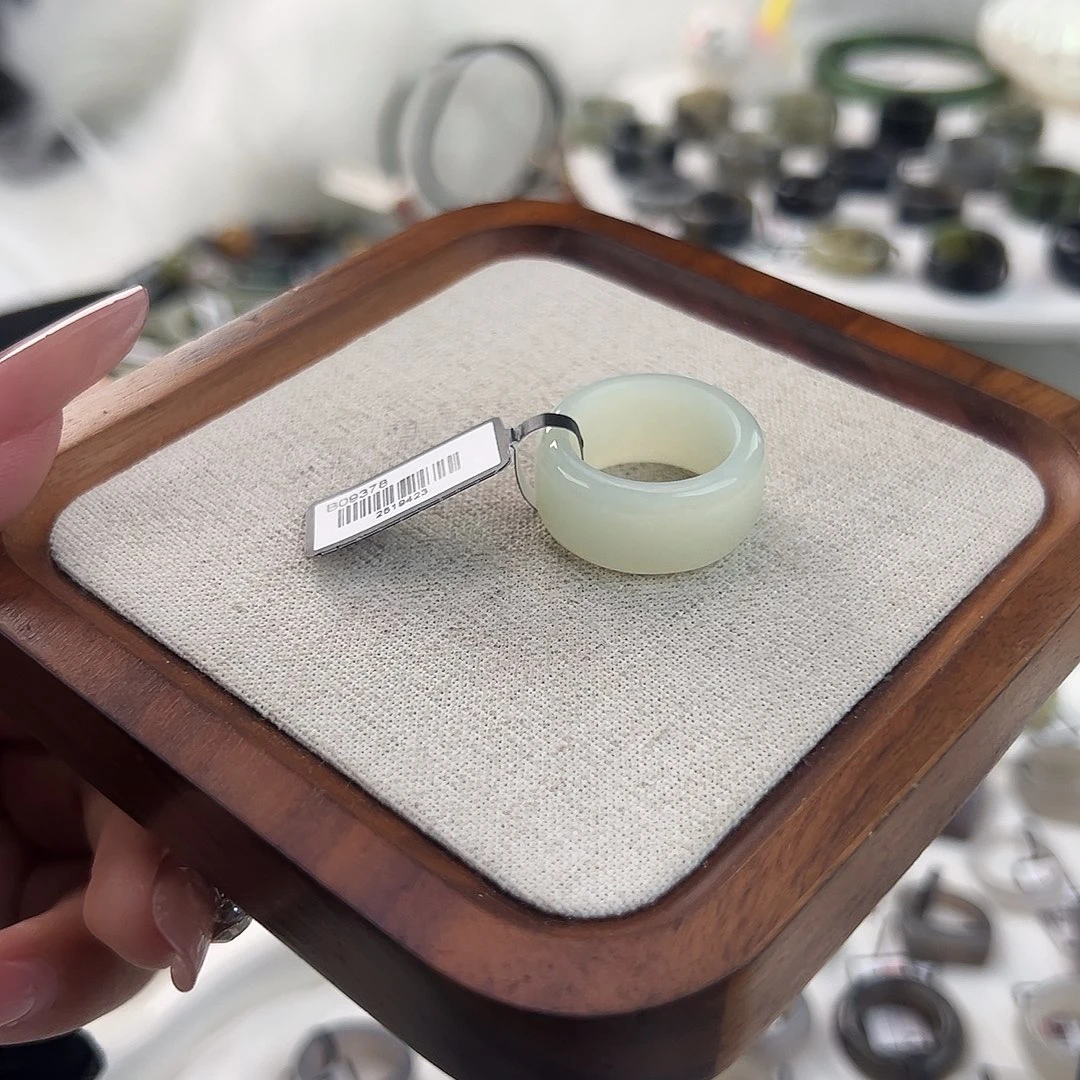 和田玉未镶嵌戒指N25俄白圆切直径18不退换