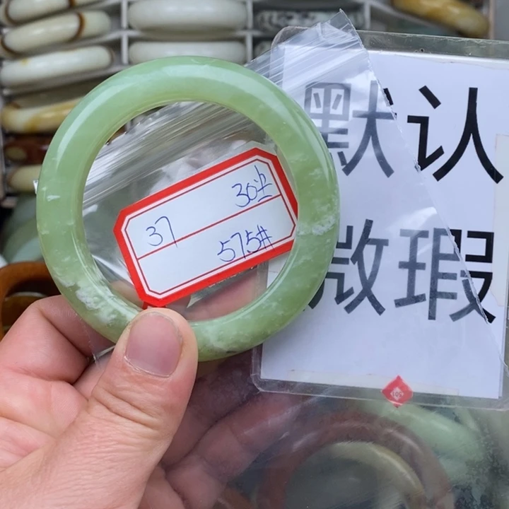 未镶嵌蛇纹石玉颈饰