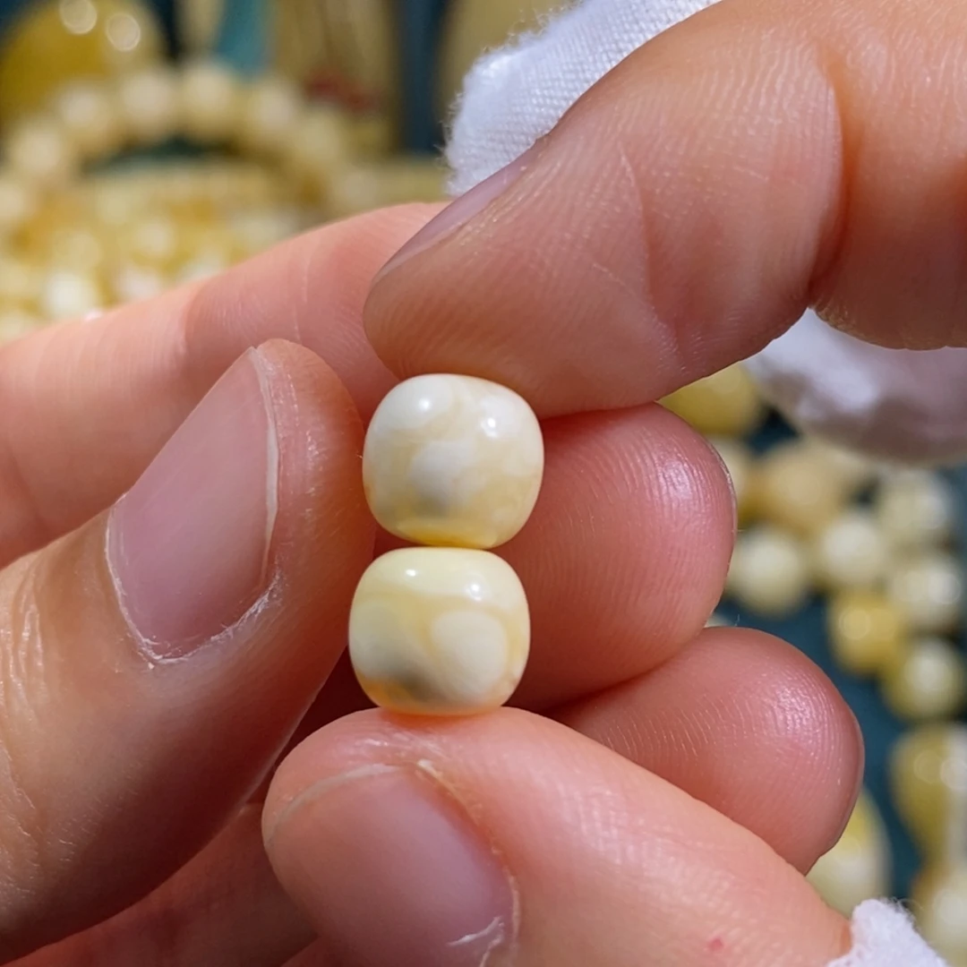 蜜蜡未镶嵌裸石微瑕