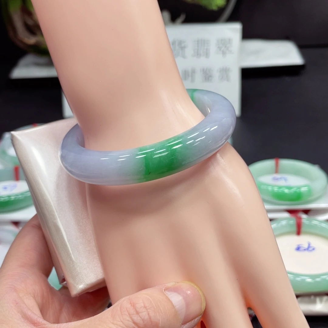 翡翠手镯未镶嵌手镯