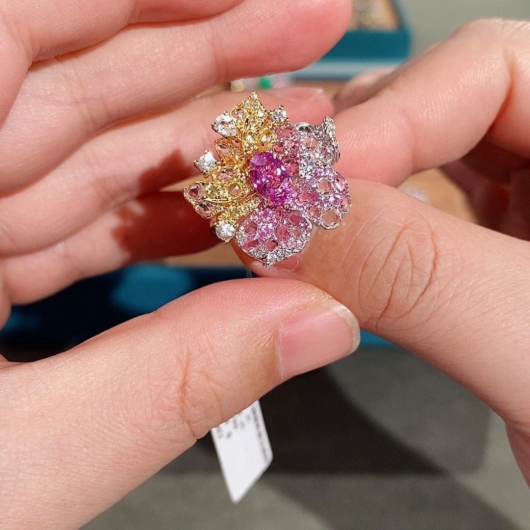 戒指彩色蓝宝石18K金镶嵌