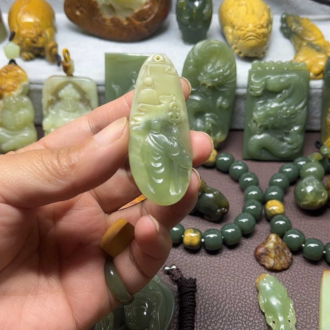 我***已颈饰未镶嵌和田玉（糖玉）