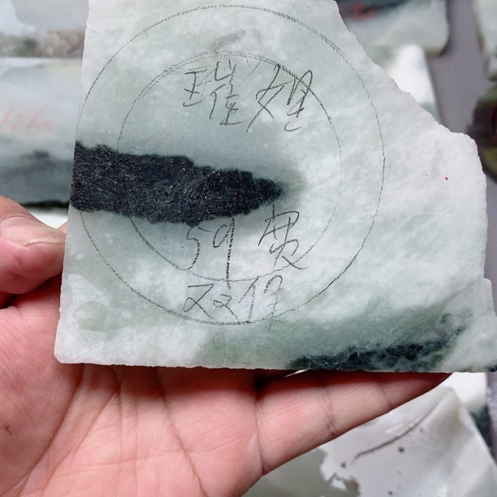 璀***空未镶嵌独山玉手镯手镯定制