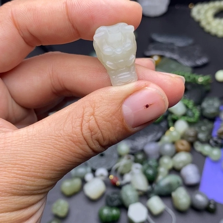 和田玉未镶嵌颈饰不退不换