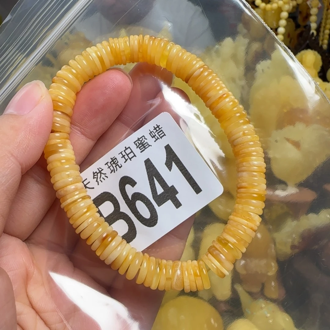 蜜蜡未镶嵌珠宝奇石多样性发其一