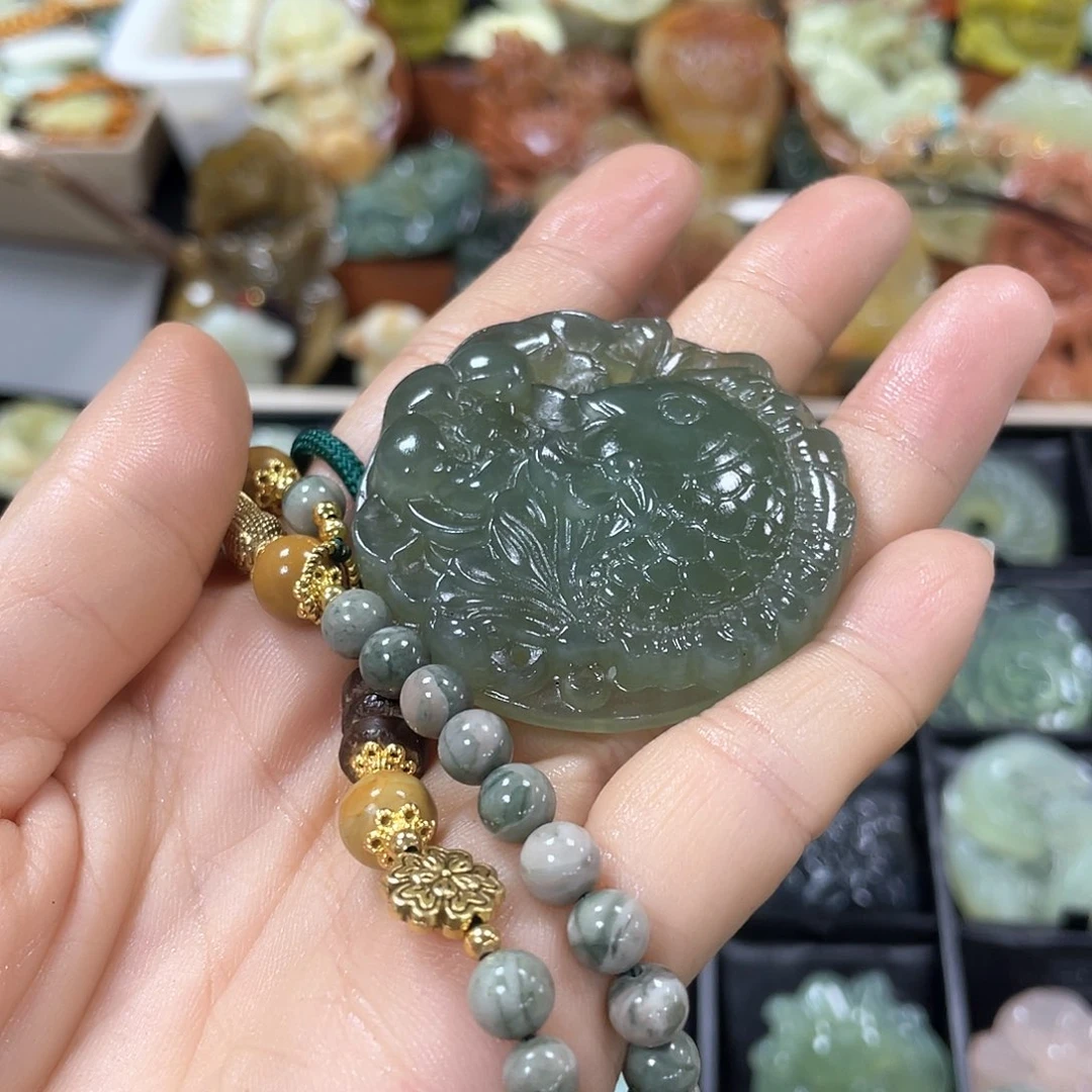 蛇纹石玉颈饰未镶嵌