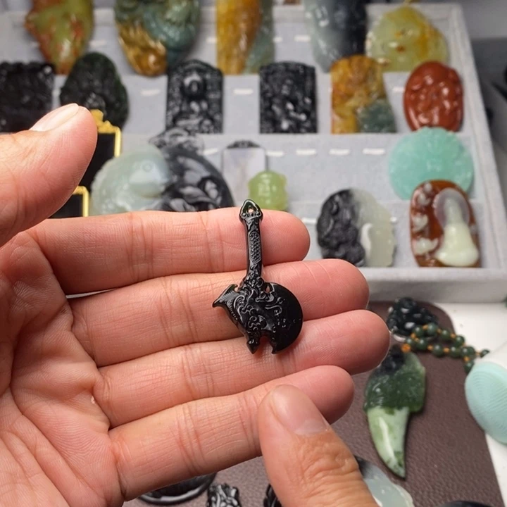 蛇纹石玉颈饰未镶嵌?**?