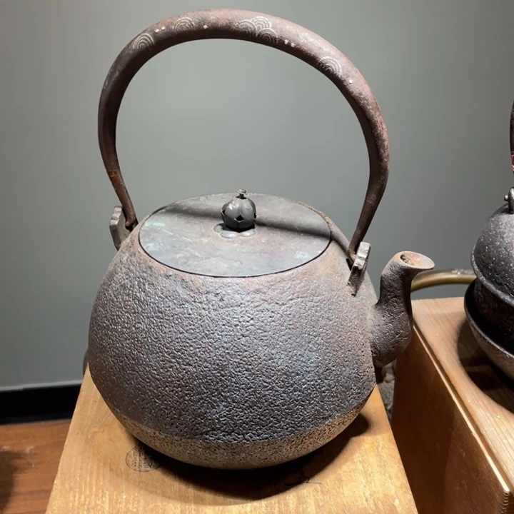 祥云堂造宝珠型壶