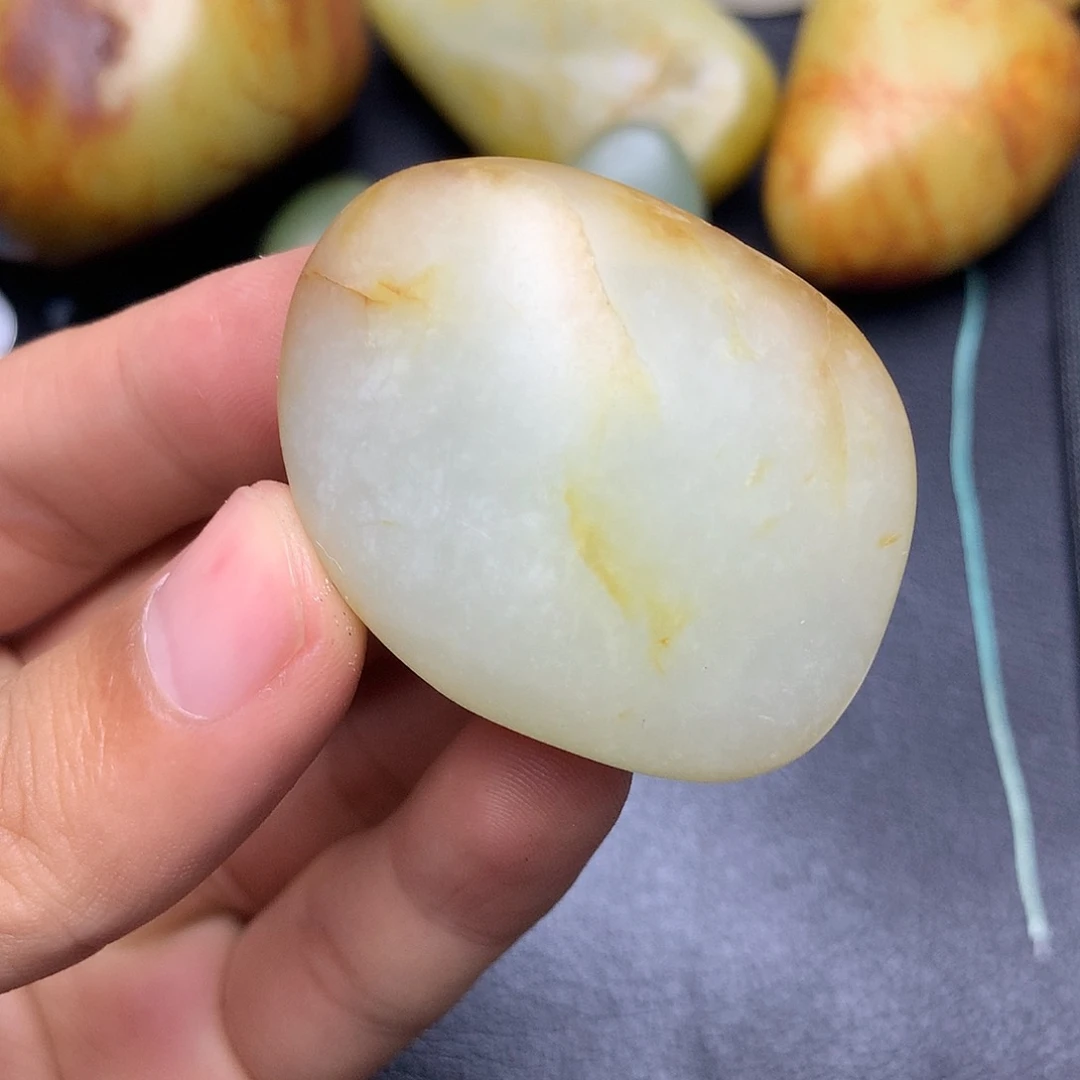 和田玉未镶嵌把件