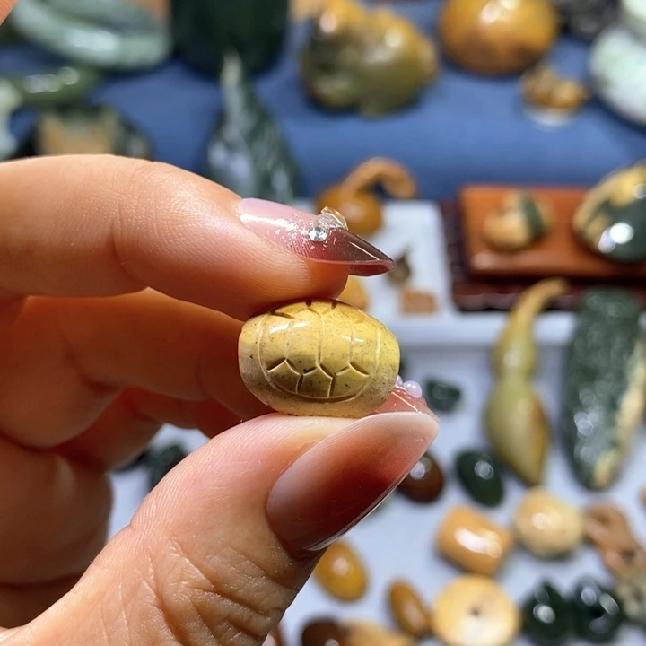 岫岩河磨玉（透闪石质玉）未镶嵌挂件