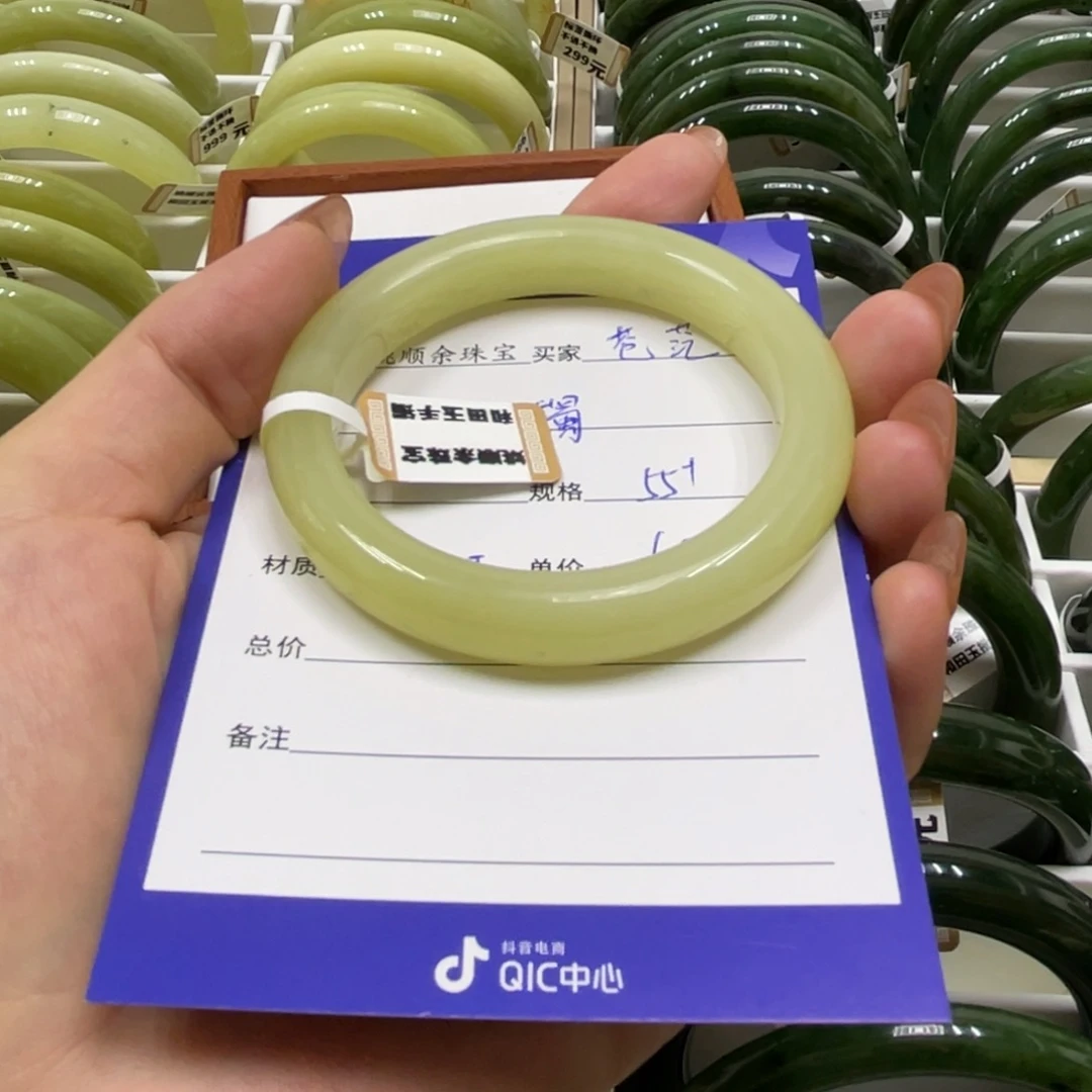 未镶嵌手镯和田玉苍*