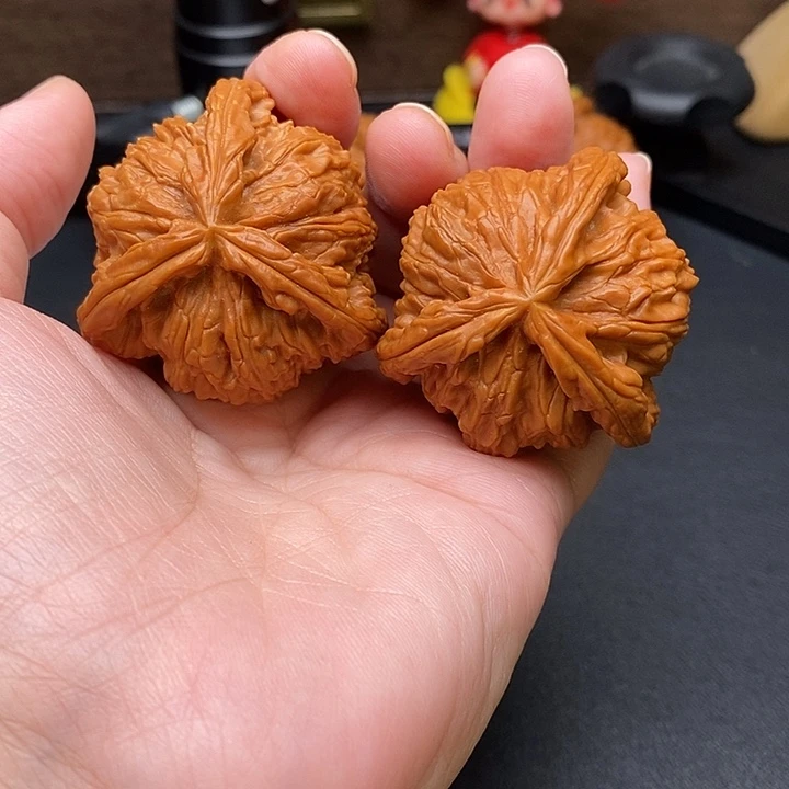 大***极把件文玩核桃白奔
