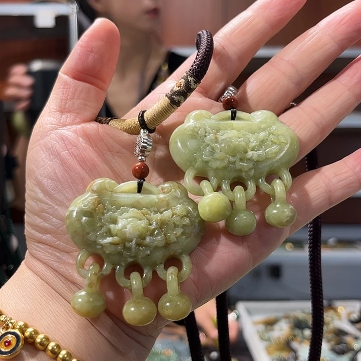 岫玉未镶嵌毛衣链