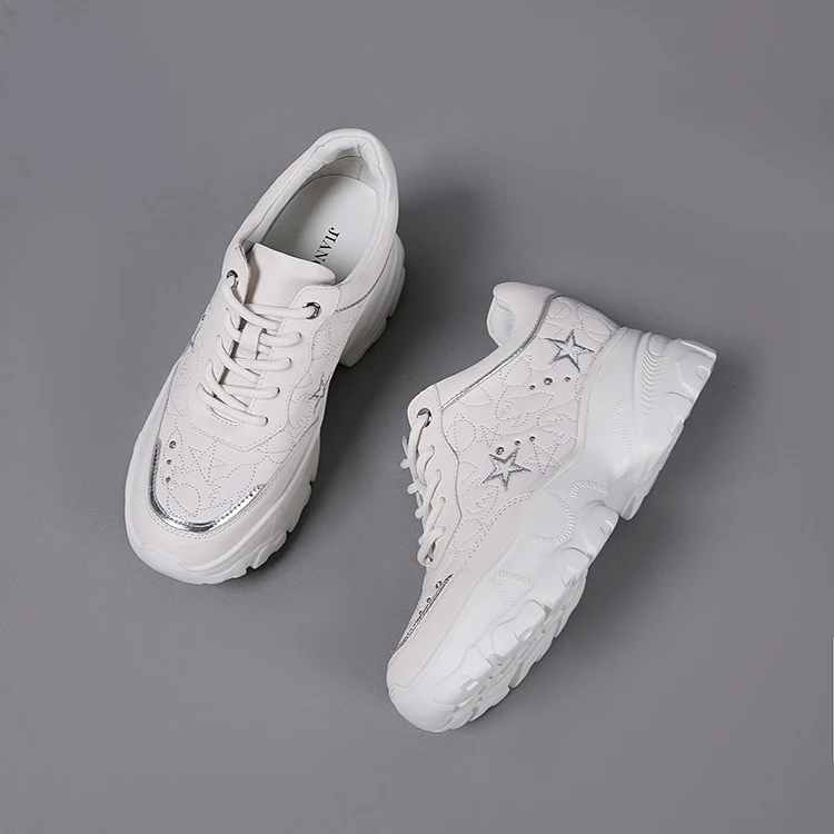 广州休闲内增高小白鞋2025新款爆真皮软底百搭厚底轻便运动老爹鞋