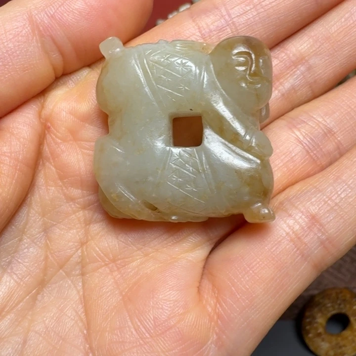 李***老和田玉（糖玉）未镶嵌挂件