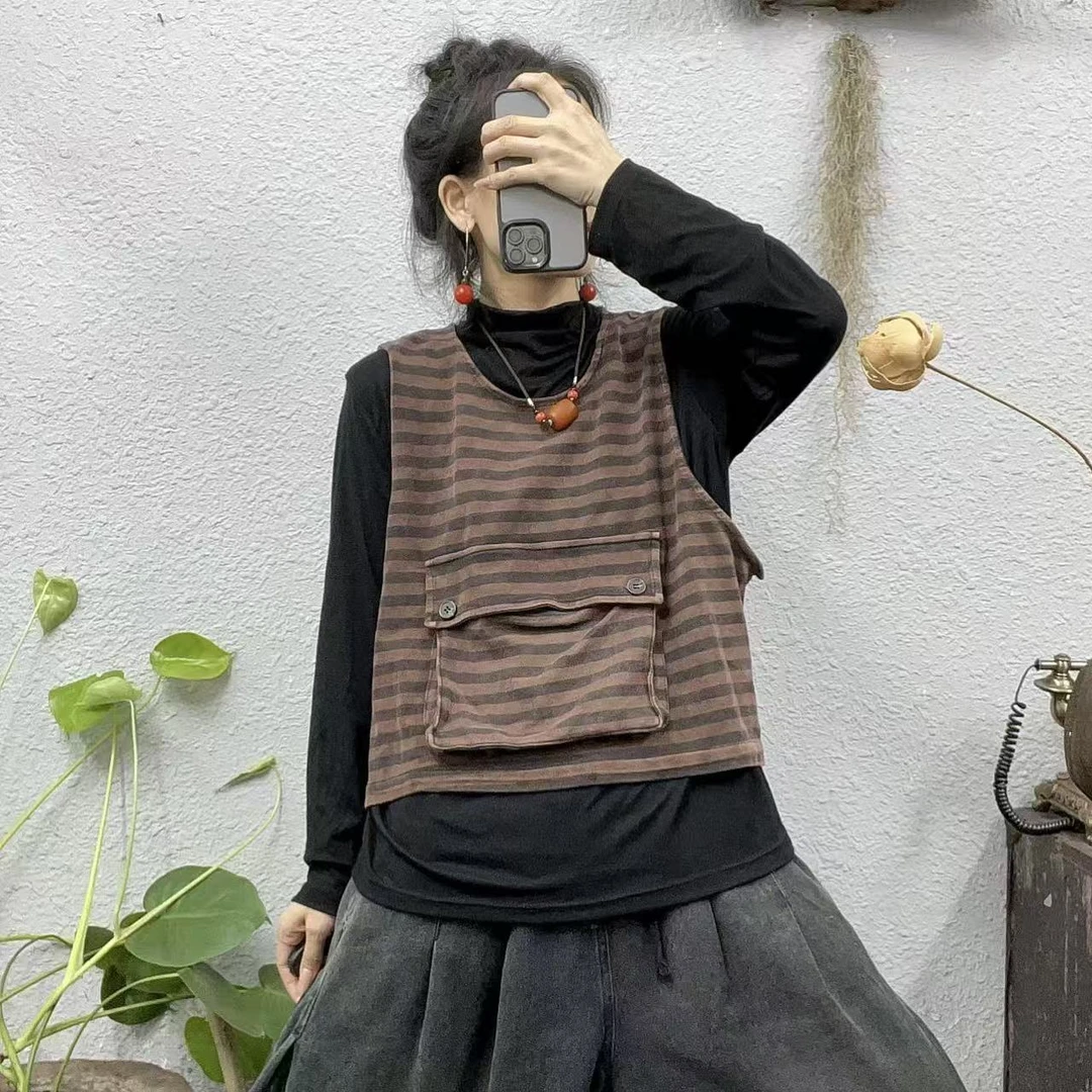 2811咖条纹圆领套头立体口袋两侧三颗扣马甲（长58胸围128