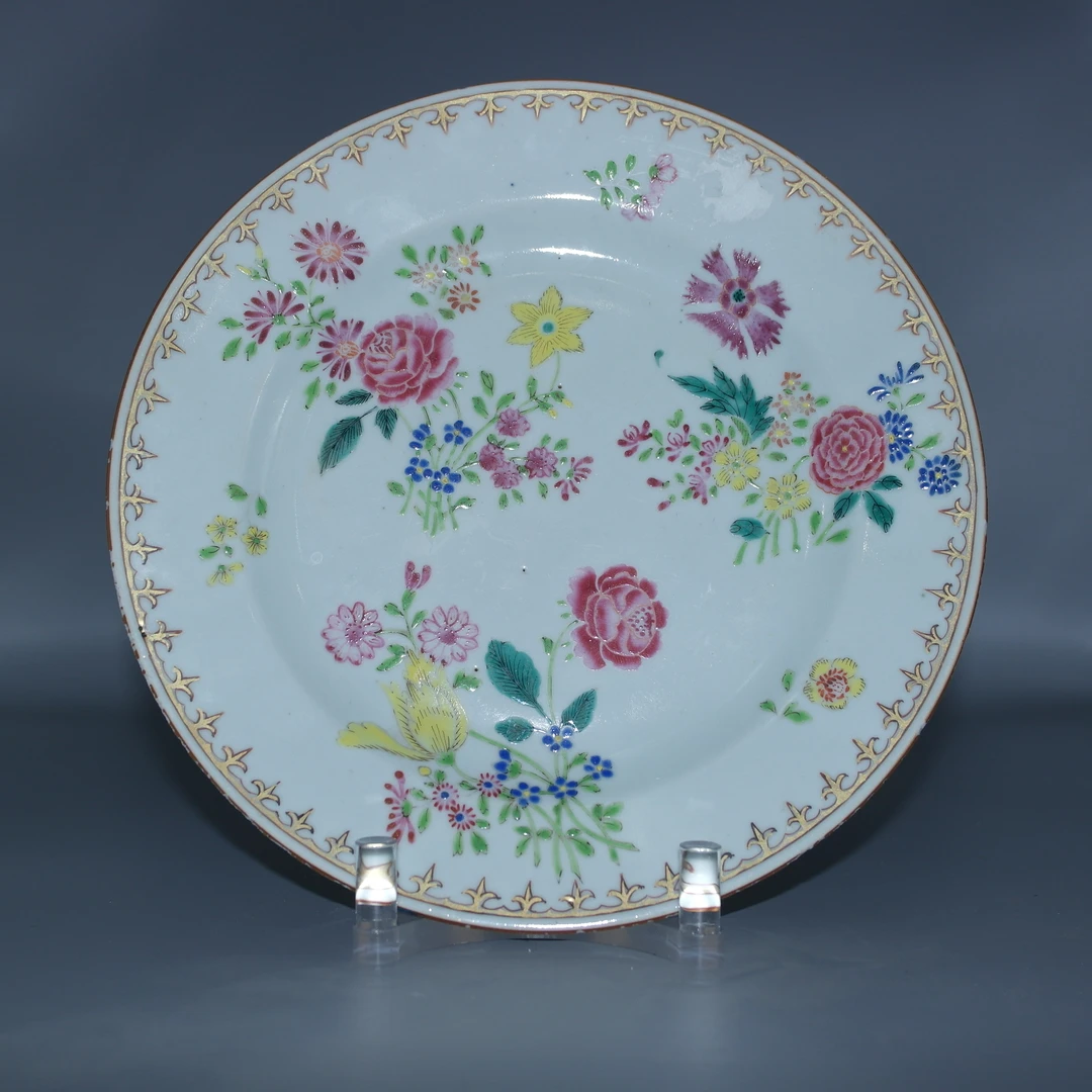 LOT31 乾隆粉彩花卉碟