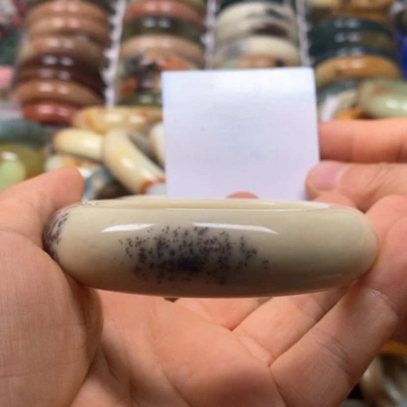 【闪购商品】蛇纹石玉未镶嵌手镯母*螂