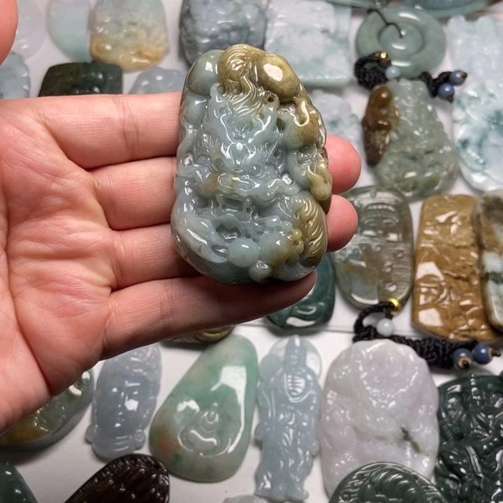 翡翠未镶嵌颈饰龙牌66