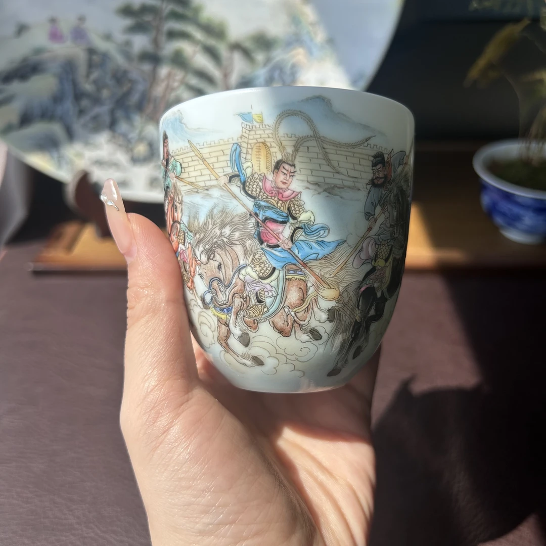 祥宝阁釉上粉彩三国系列“三英战吕布”主人杯