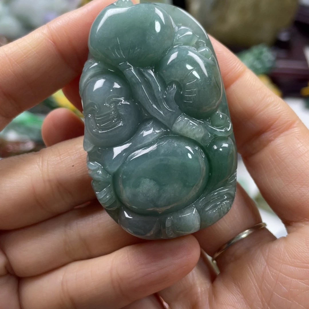 翡翠未镶嵌颈饰牌子