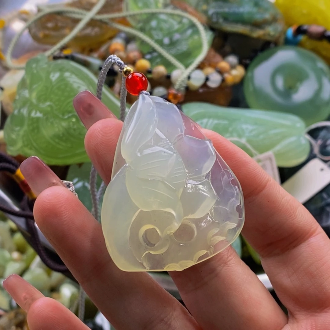 蛇纹石玉颈饰未镶嵌