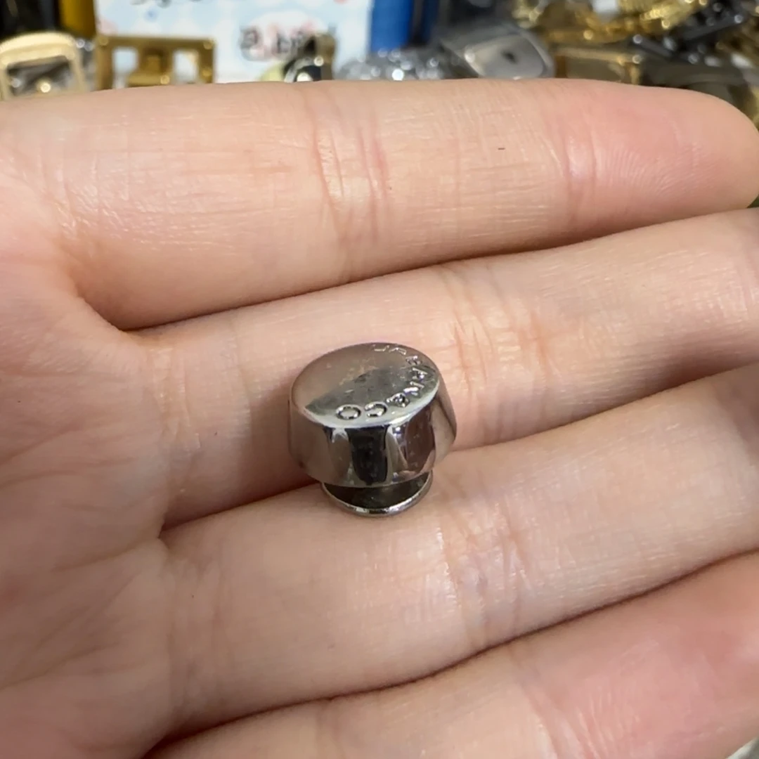 螺丝脚钉10元20个.